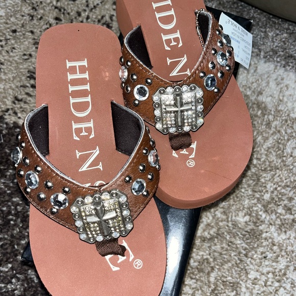 NWT Hide N Sole Flip Flops - Picture 8 of 11